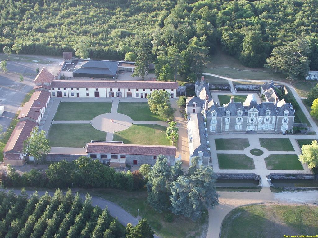 Le Domaine Des Lys Hotel Ancenis Buitenkant foto